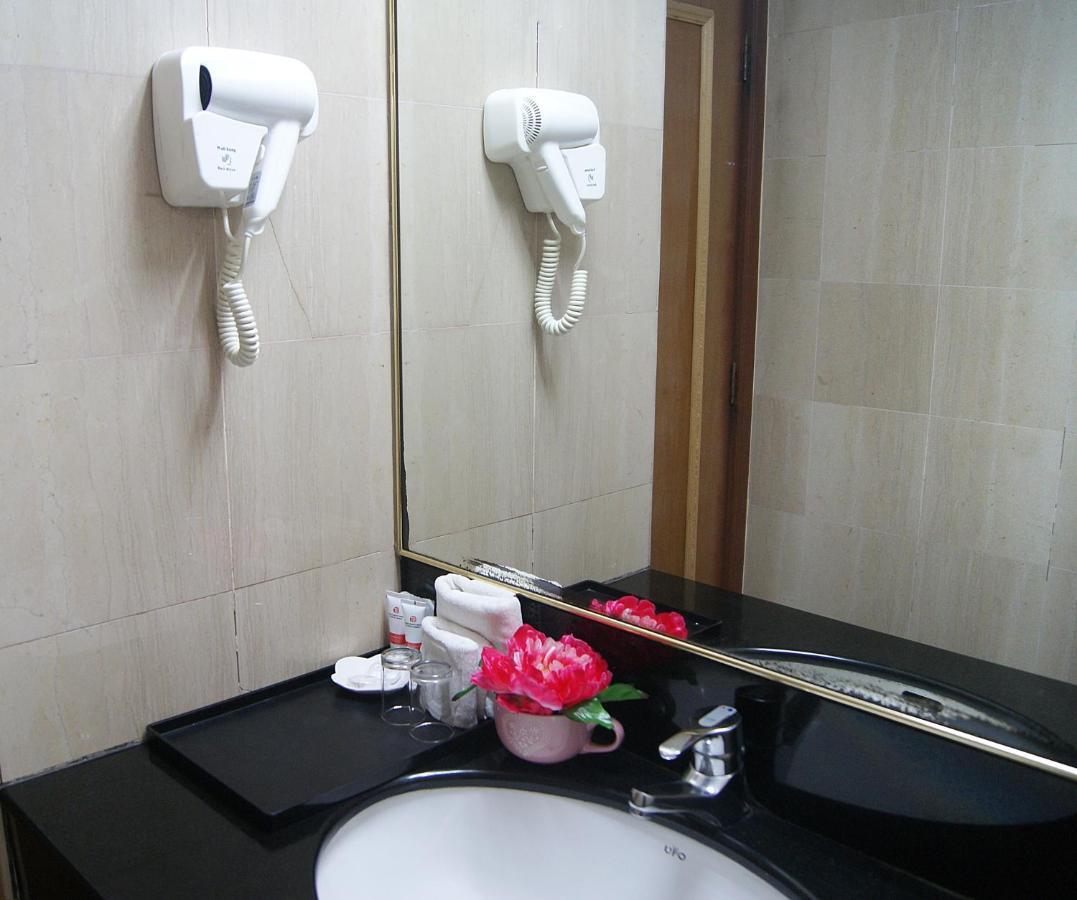 Tang Dynasty Hotel Кота Кинабалу Екстериор снимка